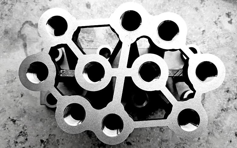 Redesigning hydraulic blocks in additive manufacturing